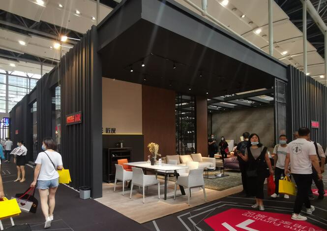 該如何設(shè)計搭建大型展臺？如何設(shè)計搭建一個小展臺？