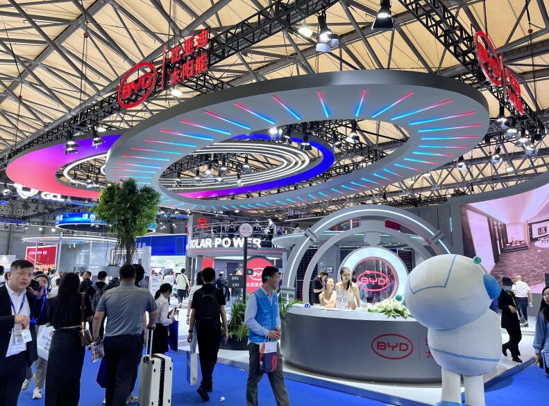 在展覽會(huì)上，企業(yè)旨在推銷(xiāo)其產(chǎn)品和服務(wù)。獲得了更好的曝光率，能夠與不同的人互動(dòng)并理解他們的觀點(diǎn)。這是一個(gè)令人驚嘆的社交場(chǎng)所，允許企業(yè)與知名公司和客戶(hù)建立強(qiáng)大的網(wǎng)絡(luò)連接。